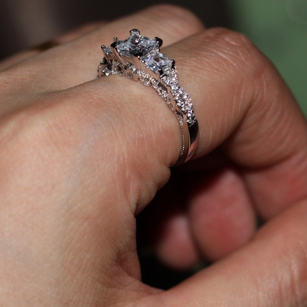 *18K White Gold Diamond Past Present Future Ring - Picture 6 of 9